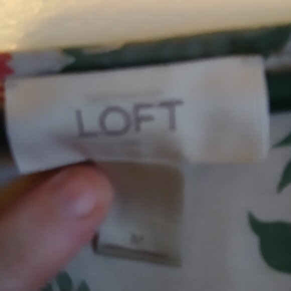 Women's LOFT floral flower print blouse size Medium like new - Picture 4 of 4